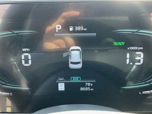 Used 2024 Kia Niro EX Touring image 28