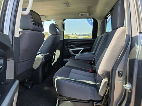 Used 2022 Nissan Titan SV w/ SV Convenience Package image 16