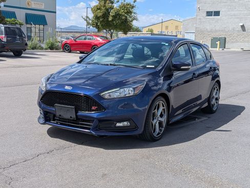 Used 2017 Ford Focus ST FWD image 8