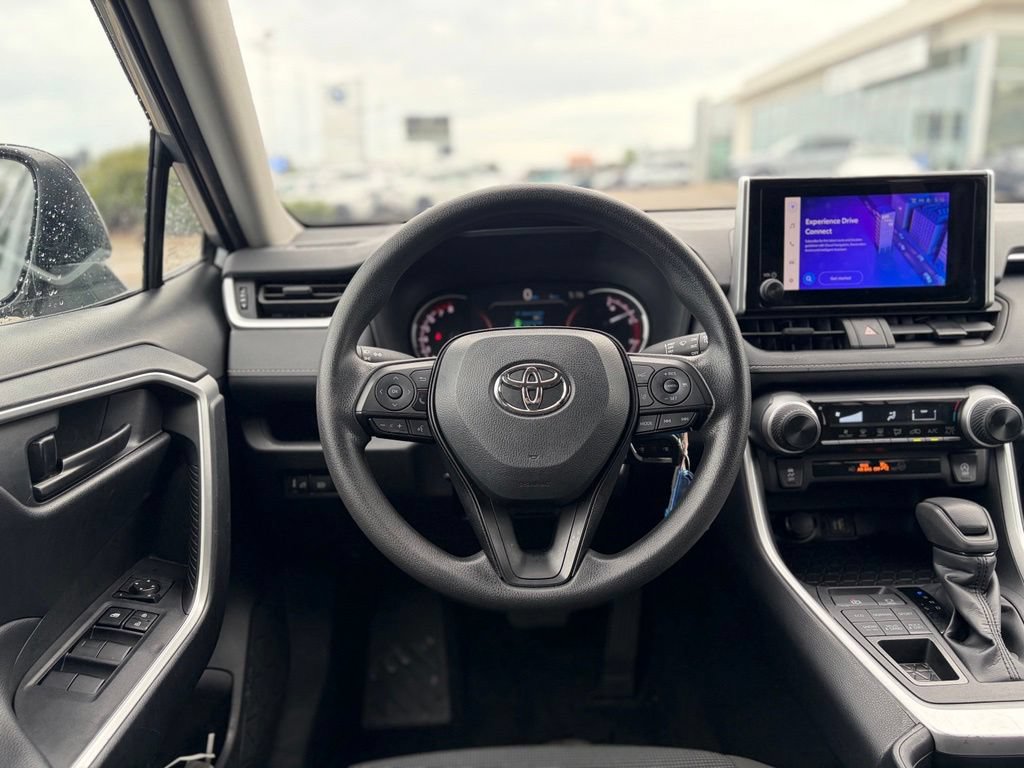 Used 2025 Toyota RAV4 LE AWD/4WD image 22