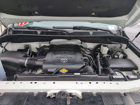 Used 2017 Toyota Tundra SR5 w/ TRD Off Road Package AWD/4WD image 29