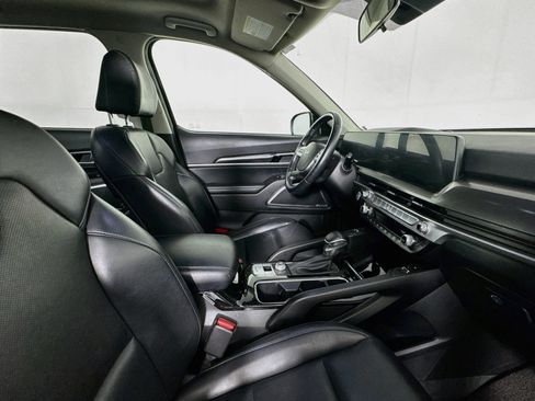 Used 2025 Kia Telluride S FWD image 27
