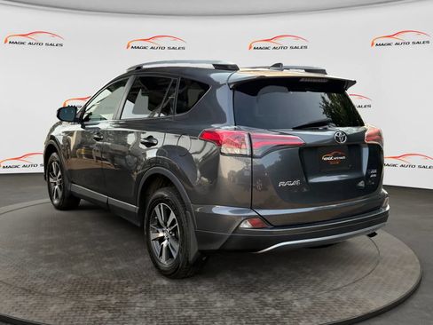 Used 2018 Toyota RAV4 XLE AWD/4WD image 8