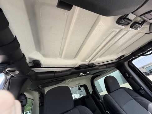 Used 2021 Jeep Wrangler Sport AWD/4WD image 22