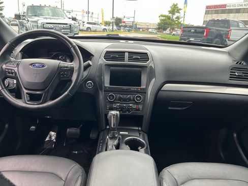 Used 2018 Ford Explorer XLT w/ Equipment Group 202A AWD/4WD image 23