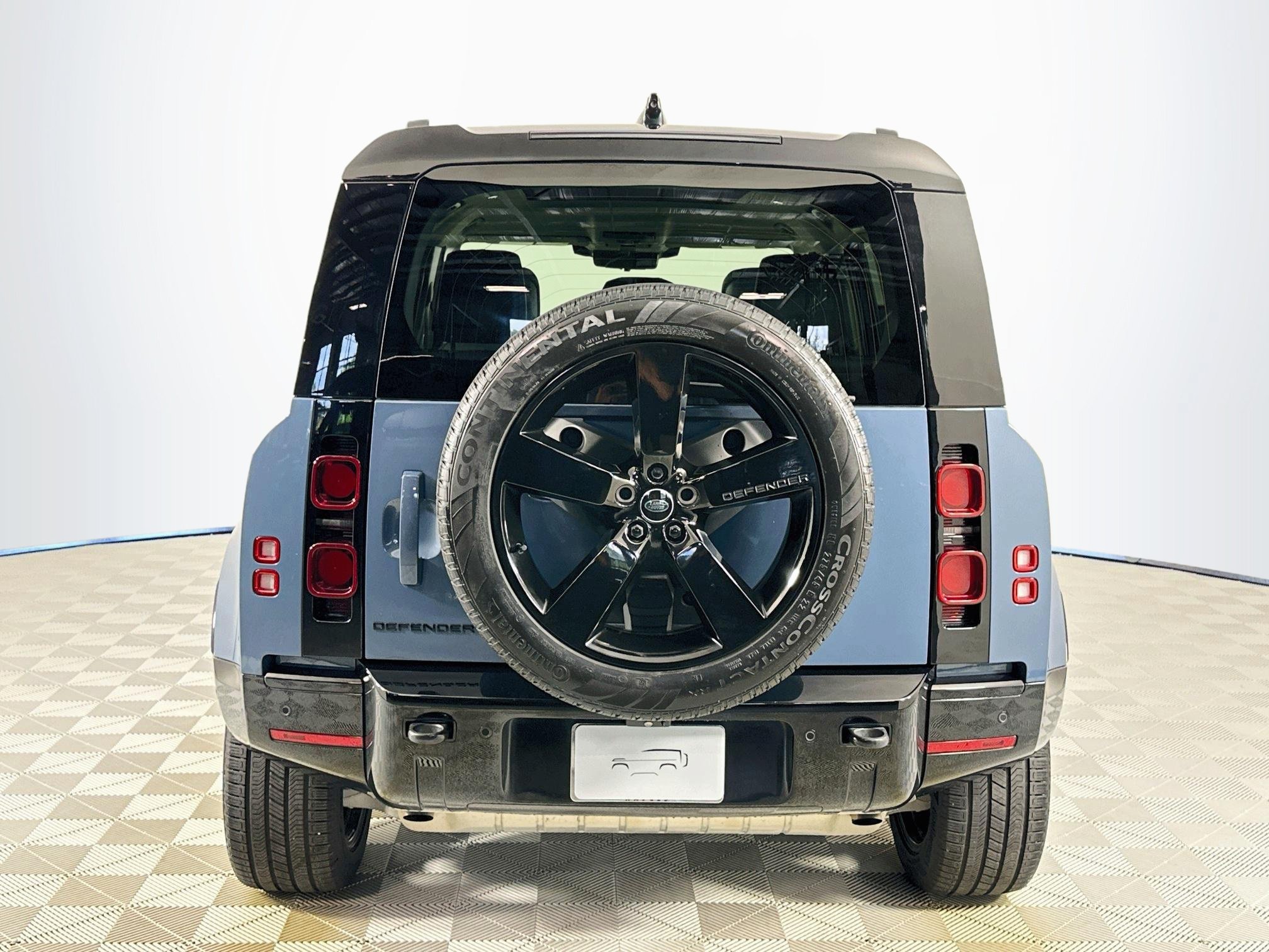 Used 2024 Land Rover Defender 110 X-Dynamic SE AWD/4WD image 6