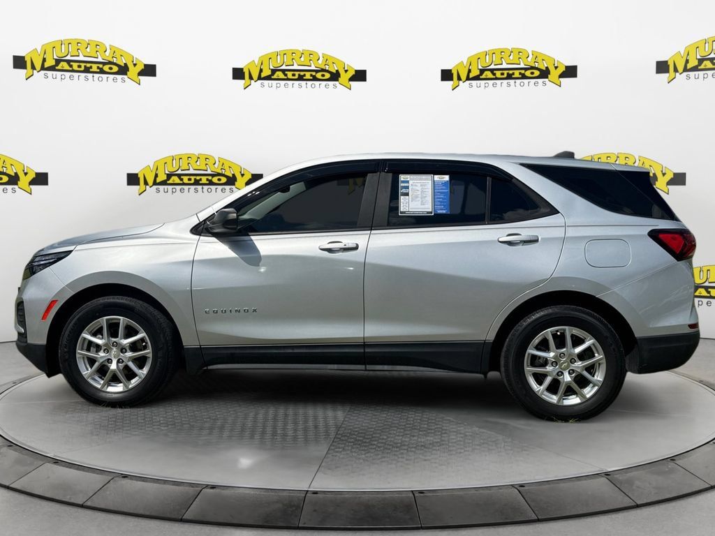 Used 2022 Chevrolet Equinox LS FWD image 2