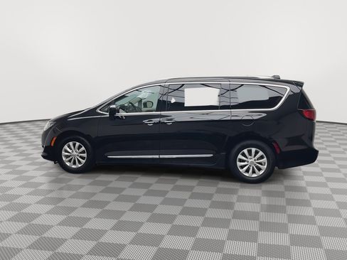 Used 2019 Chrysler Pacifica Touring-L FWD image 35