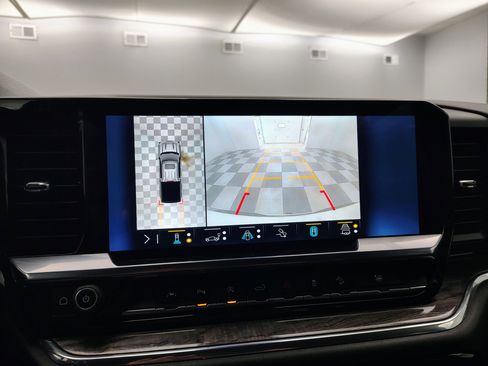 Used 2023 Chevrolet Silverado 1500 LTZ image 3