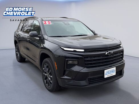 Used 2025 Chevrolet Traverse LT w/ Enhanced Driving Package image 7