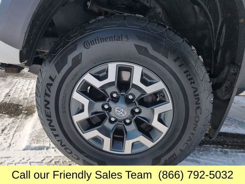 Used 2021 Toyota Tacoma TRD Off-Road w/ Technology Package image 28