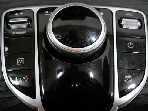 Used 2019 Mercedes-Benz GLC 300 4MATIC image 23