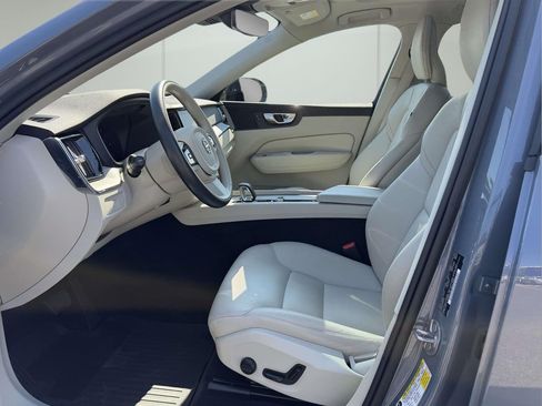 Used 2023 Volvo XC60 B5 Plus w/ Climate Package AWD/4WD image 15