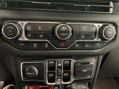 Used 2025 Jeep Wrangler Unlimited Rubicon 392 AWD/4WD image 24