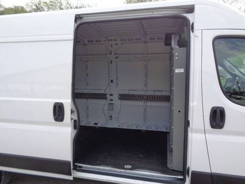 Used 2023 RAM ProMaster 2500 FWD image 8