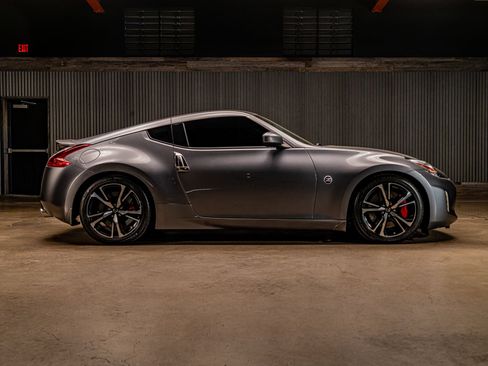Used 2018 Nissan 370Z Coupe RWD image 10