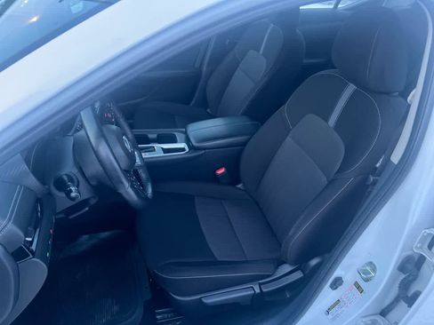 Used 2022 Nissan Sentra SV w/ All-Weather Package image 11