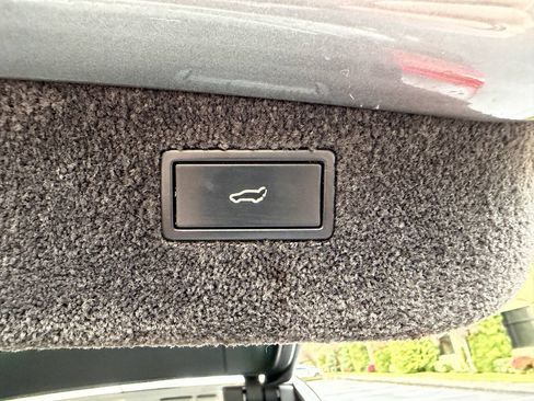 Used 2008 Porsche Cayenne Turbo AWD/4WD image 8