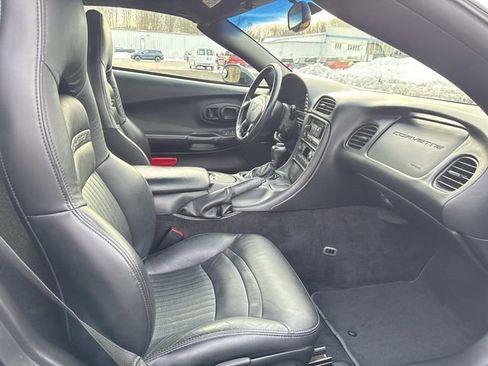 Used 2004 Chevrolet Corvette Coupe w/ Preferred Equipment Group image 27