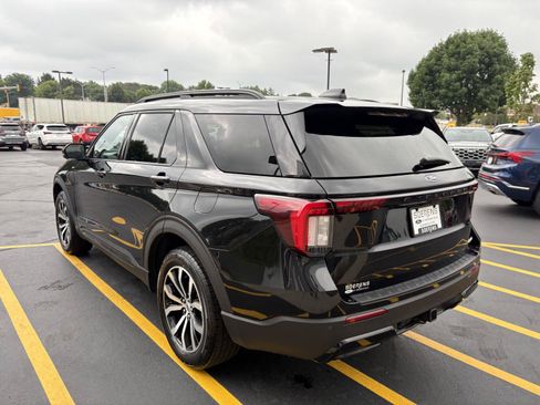 Used 2025 Ford Explorer ST-Line AWD/4WD image 4