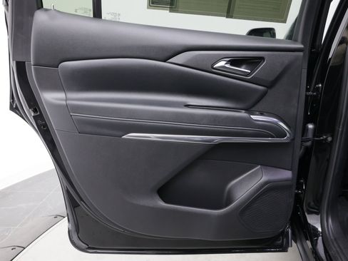 Used 2025 Chevrolet Traverse LT w/ Driver Confidence Package FWD image 29