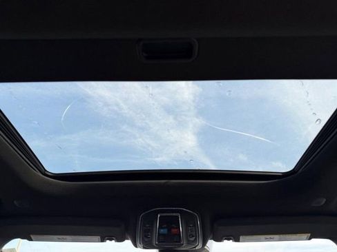 New 2025 Jeep Grand Cherokee L Laredo image 13