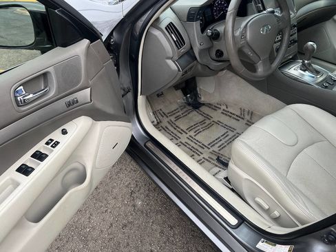 Used 2012 INFINITI G37 x w/ Premium Pkg image 17