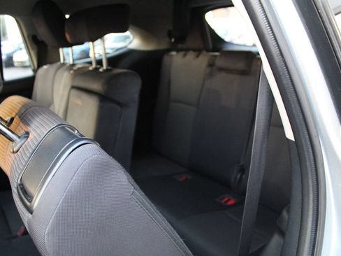 Used 2021 Toyota Highlander L FWD image 14