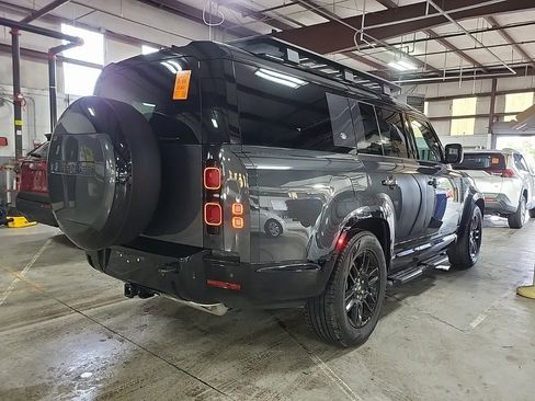 Used 2024 Land Rover Defender 130 X-Dynamic SE image 2