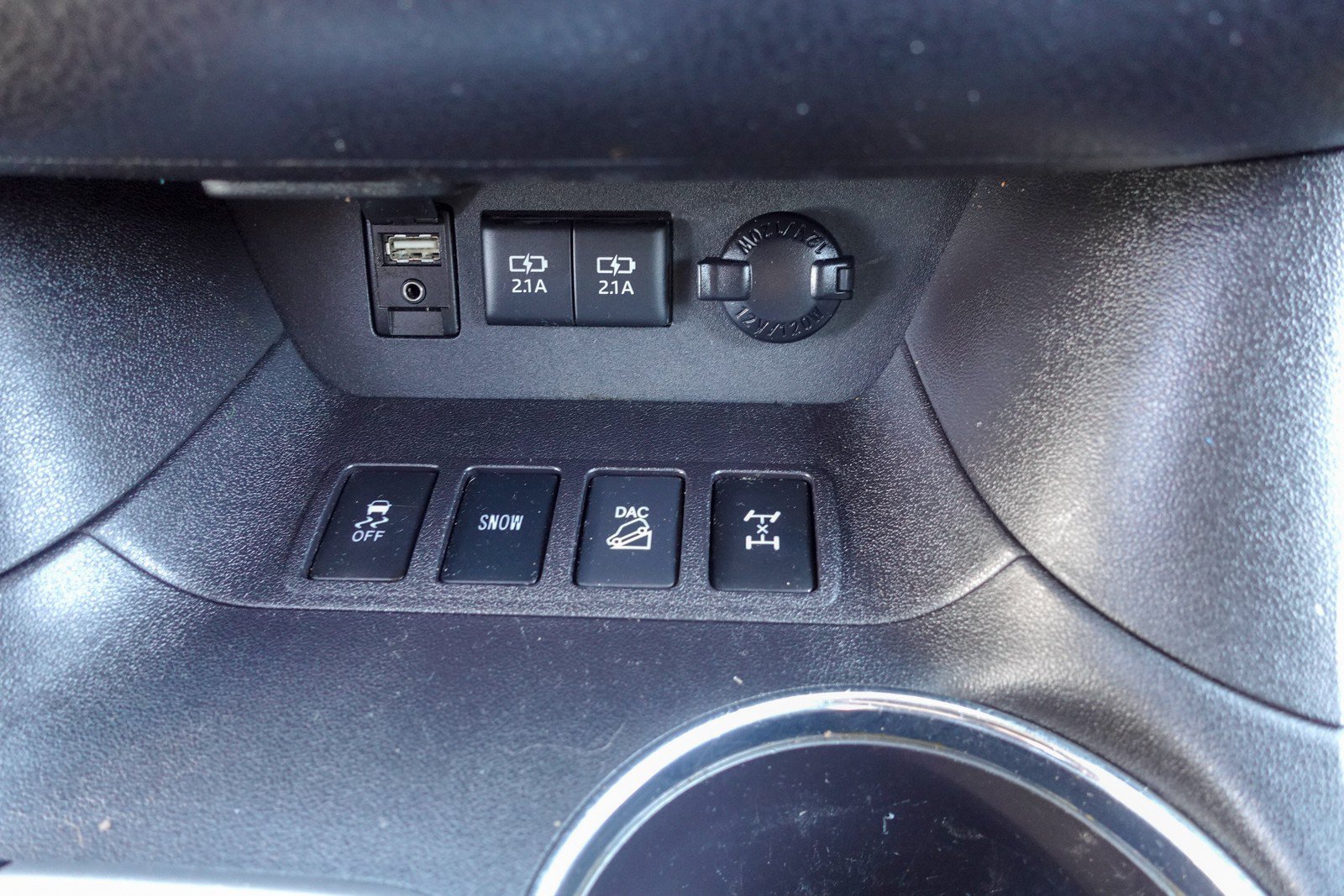 Used 2018 Toyota Highlander LE AWD/4WD image 19