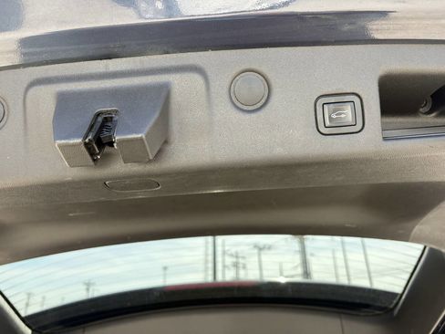 Used 2018 Chevrolet Equinox Premier image 27