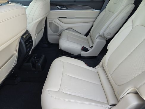 New 2025 Jeep Grand Cherokee L Limited w/ Luxury Tech Group II image 21