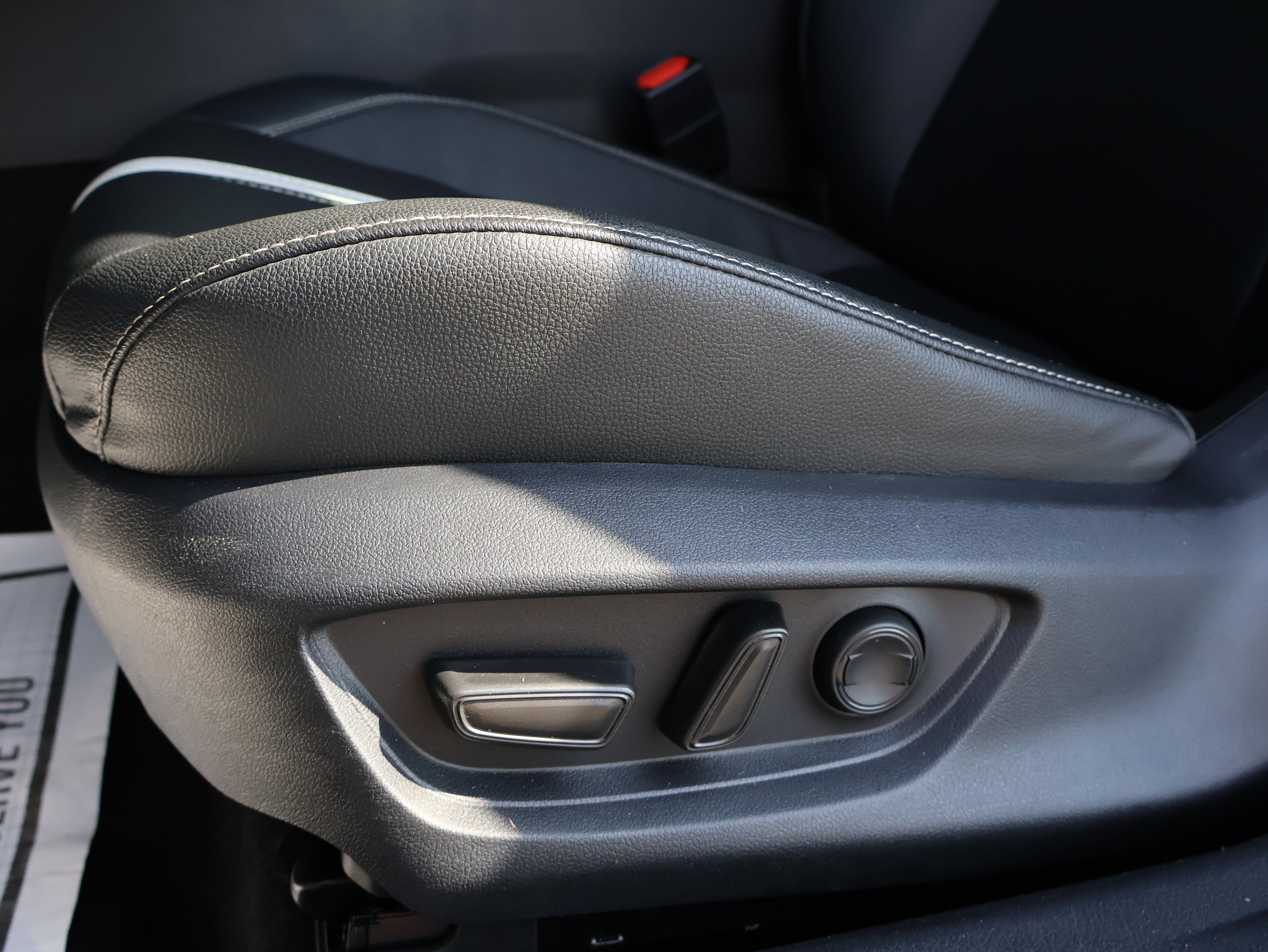 Used 2025 Toyota Camry SE FWD image 15