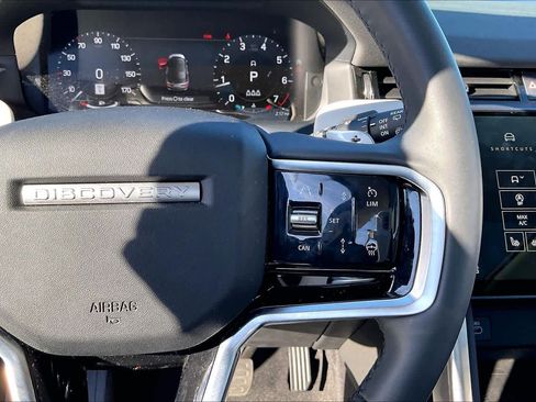 Used 2025 Land Rover Discovery Sport S image 21