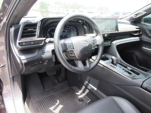 Used 2023 Toyota Crown AWD/4WD image 17