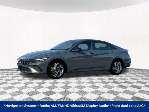 New 2025 Hyundai Elantra SEL image 2