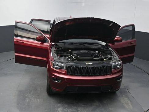 Used 2020 Jeep Grand Cherokee Altitude AWD/4WD image 71