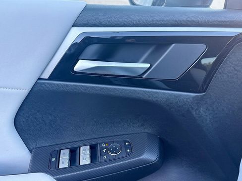 New 2026 Mitsubishi Outlander SE image 18