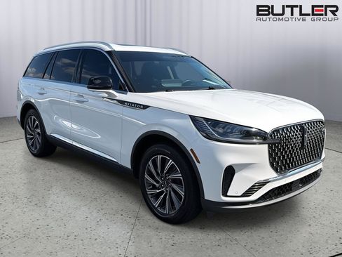 Used 2026 Lincoln Aviator AWD image 8