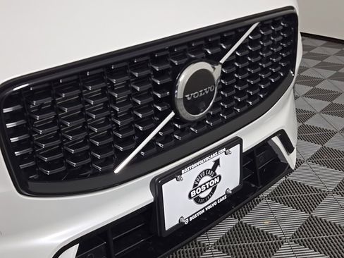 Certified 2023 Volvo XC60 B5 Plus w/ Climate Package image 4