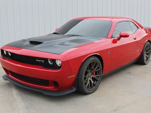 Used 2016 Dodge Challenger SRT Hellcat image 1