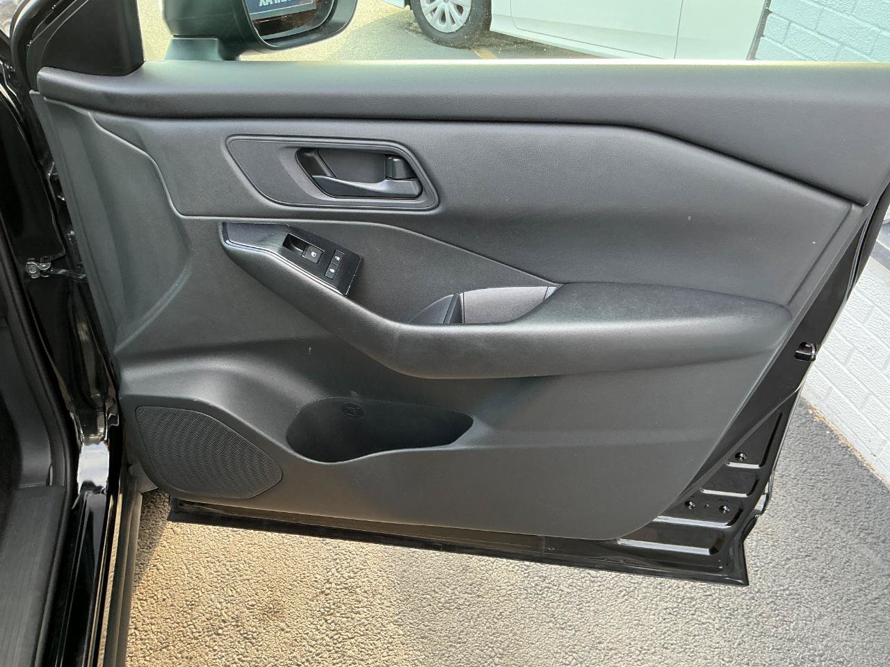 Used 2024 Nissan Rogue S AWD/4WD image 22