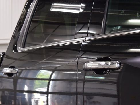Used 2024 Chevrolet Silverado 2500 High Country w/ Technology Package AWD/4WD image 21