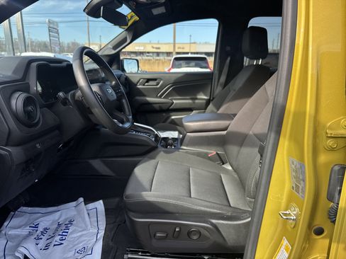 Used 2023 Chevrolet Colorado Trail Boss w/ Technology Package image 12