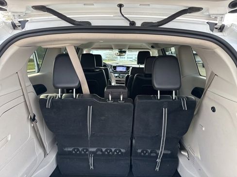 Used 2024 Chrysler Pacifica Select image 20