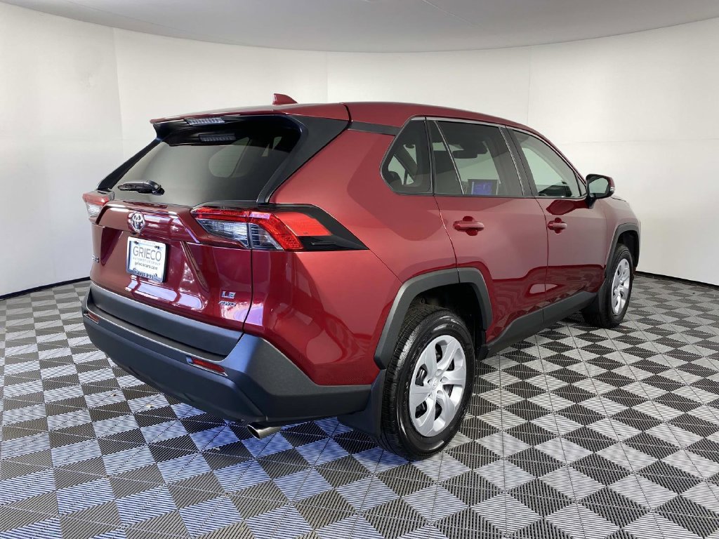 Used 2024 Toyota RAV4 LE AWD/4WD image 9