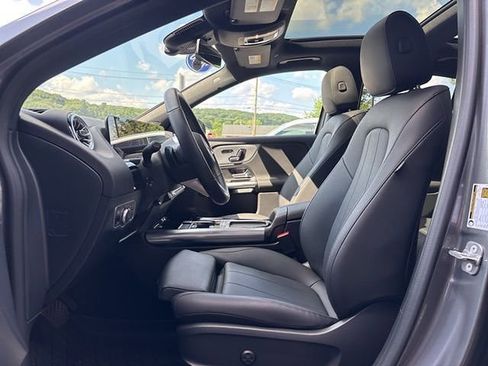 Used 2025 Mercedes-Benz GLA 250 4MATIC image 11