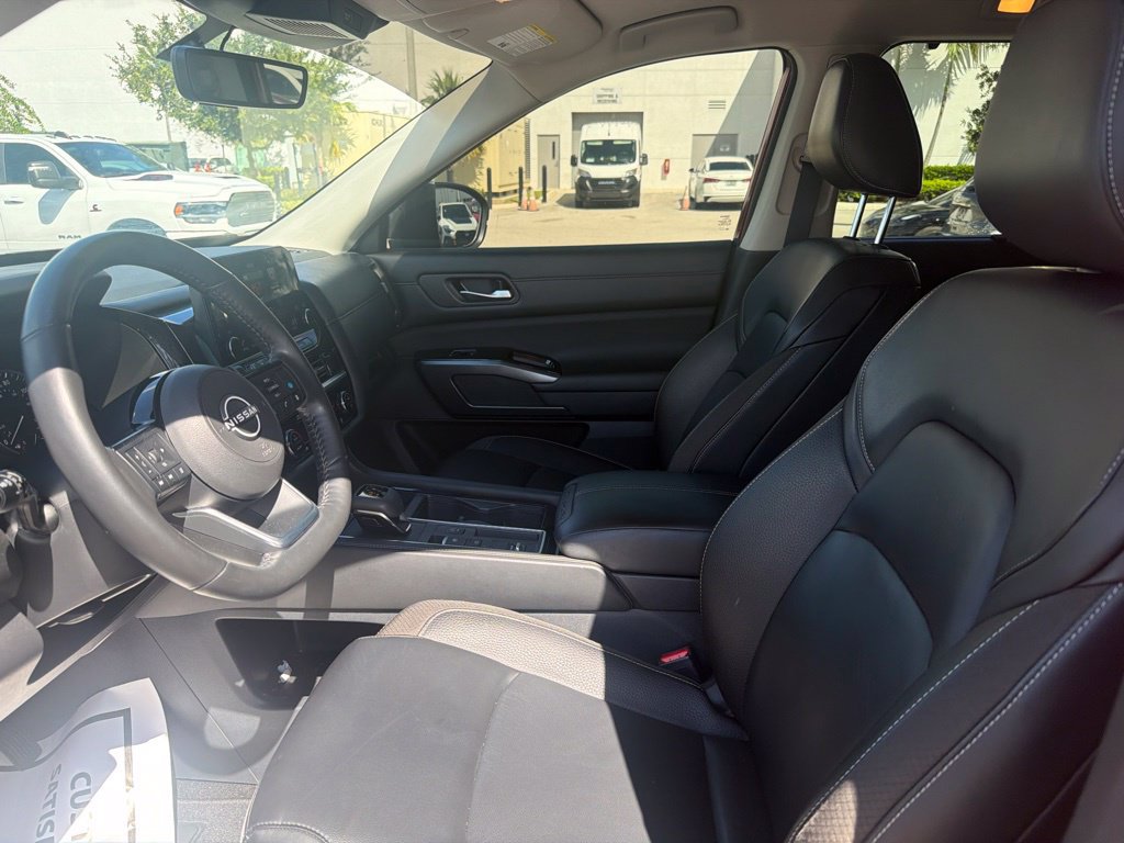 Used 2024 Nissan Pathfinder SL FWD image 10
