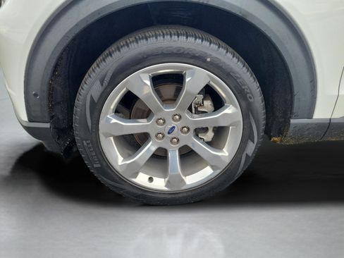 Used 2020 Ford Explorer Platinum w/ Premium Technology Package image 34