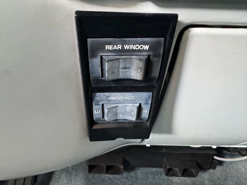 Used 1990 Chevrolet Suburban 2WD image 23